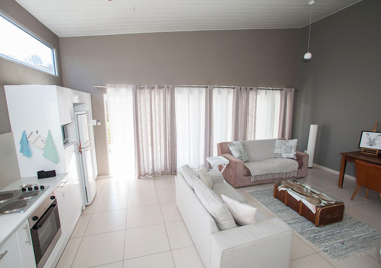 Rnb'S Studio Apartment Windhoek Kültér fotó