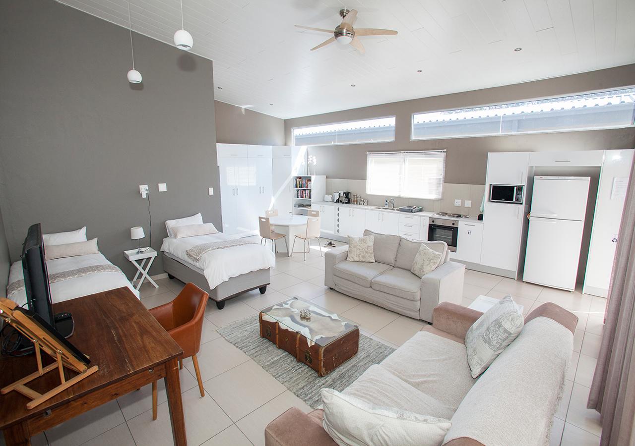 Rnb'S Studio Apartment Windhoek Kültér fotó