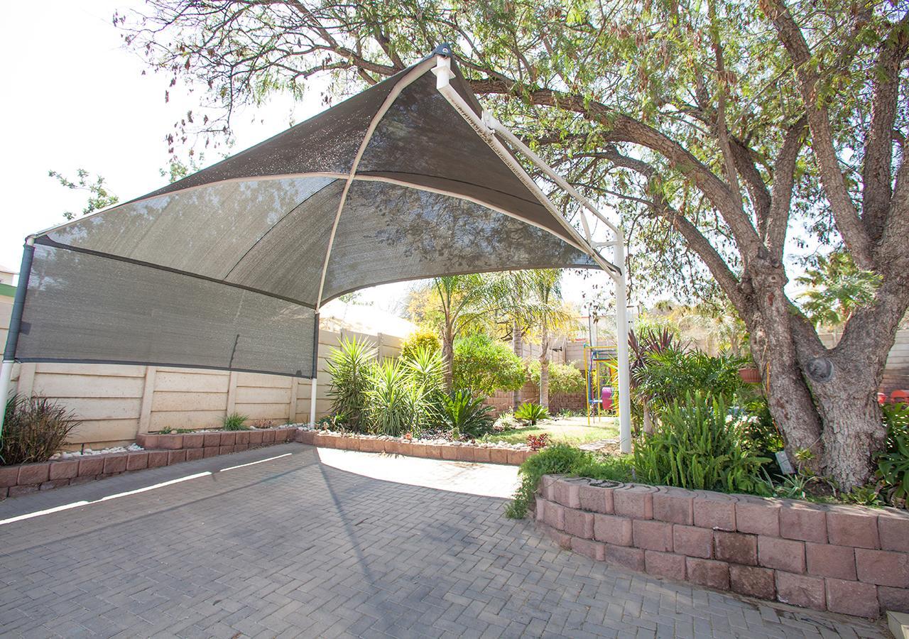 Rnb'S Studio Apartment Windhoek Kültér fotó