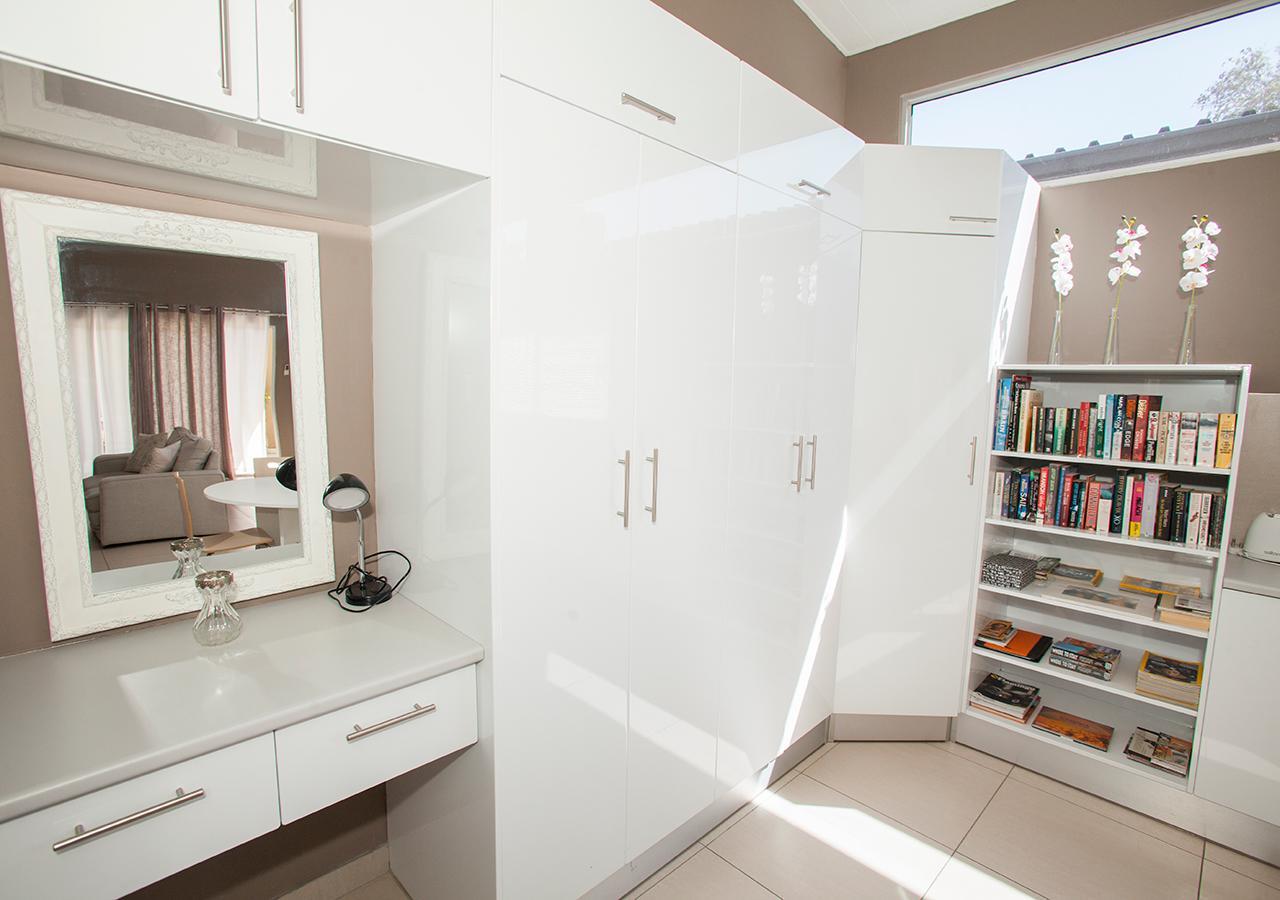 Rnb'S Studio Apartment Windhoek Kültér fotó