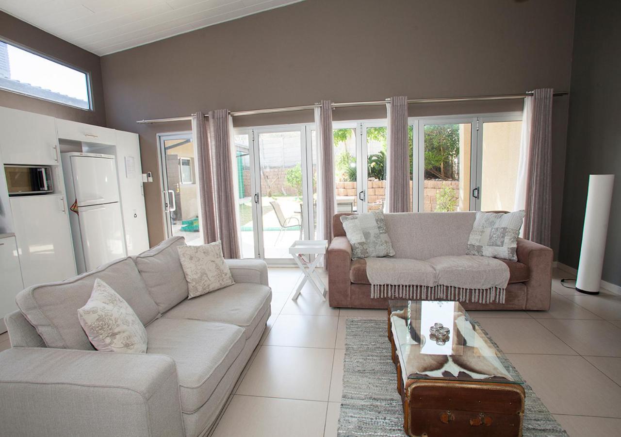 Rnb'S Studio Apartment Windhoek Kültér fotó