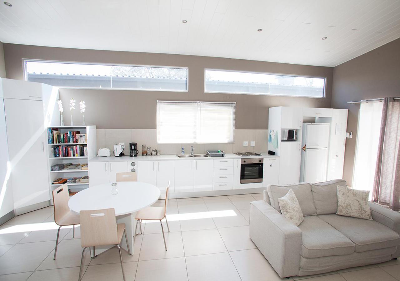 Rnb'S Studio Apartment Windhoek Kültér fotó