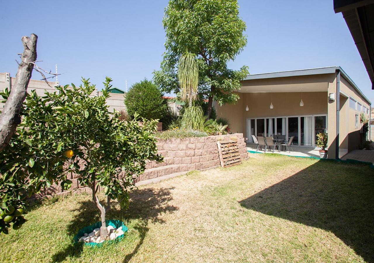 Rnb'S Studio Apartment Windhoek Kültér fotó