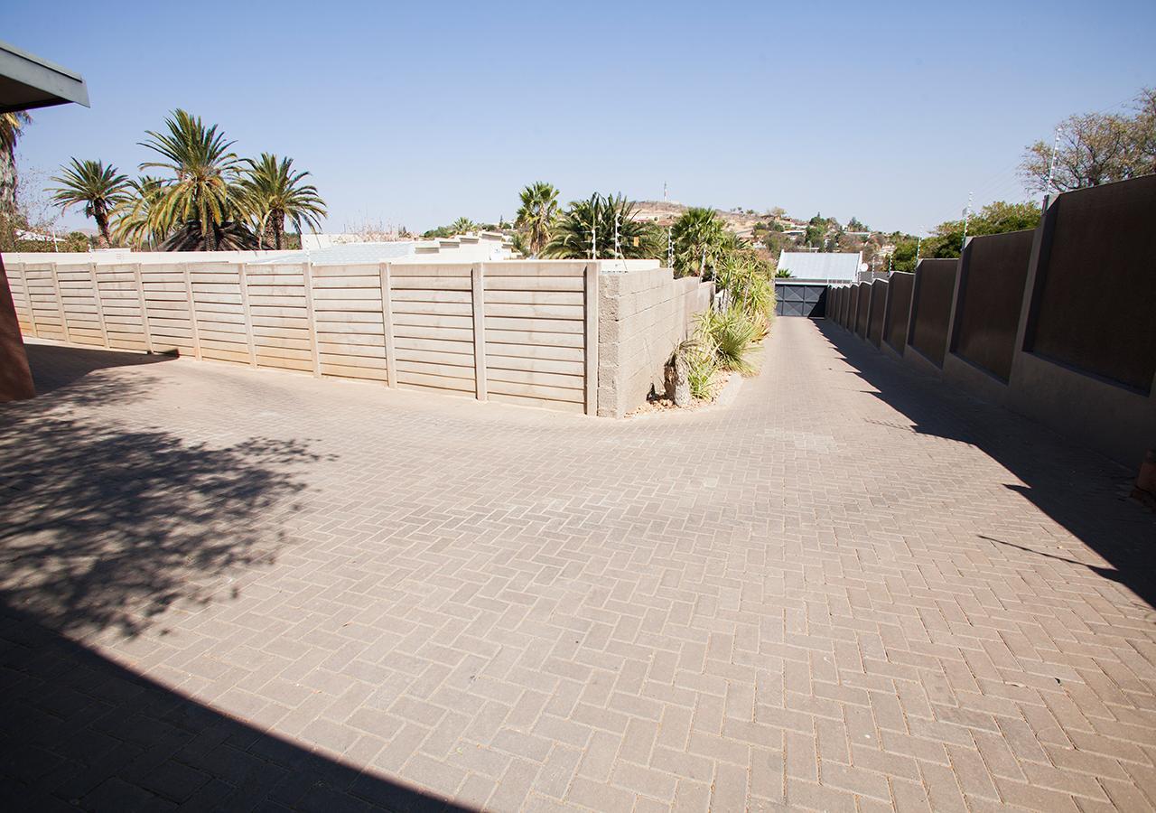 Rnb'S Studio Apartment Windhoek Kültér fotó