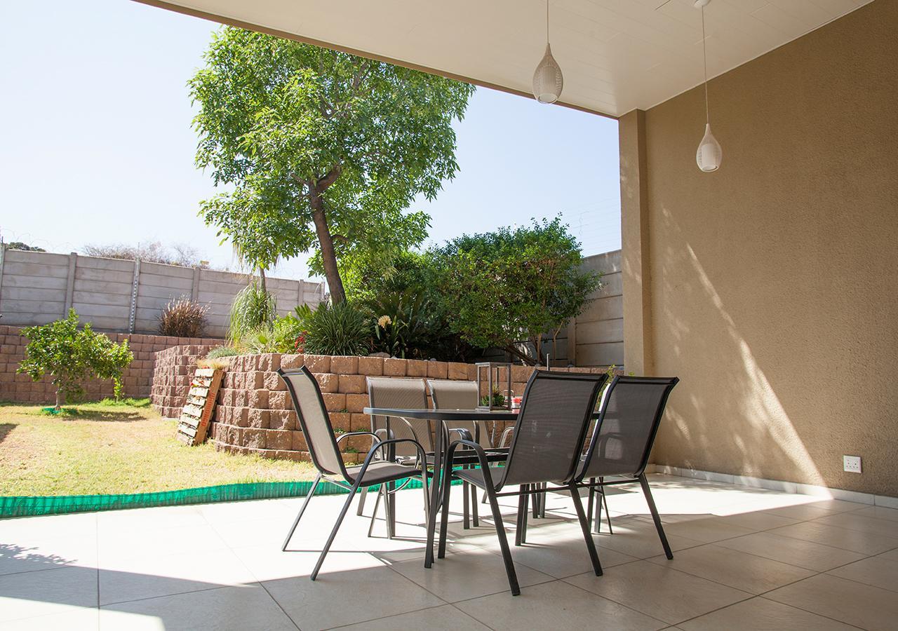 Rnb'S Studio Apartment Windhoek Kültér fotó