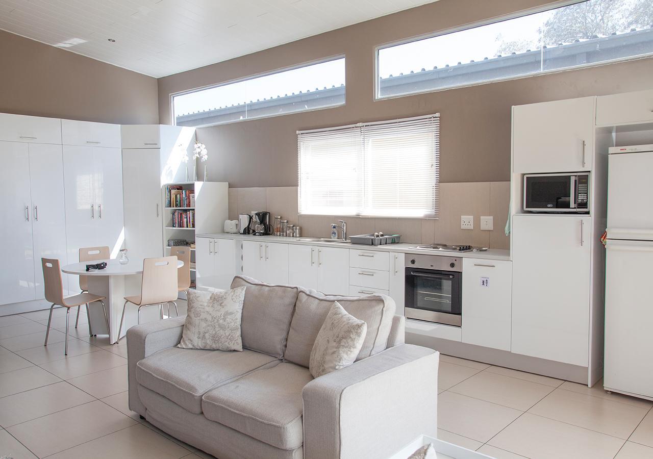 Rnb'S Studio Apartment Windhoek Kültér fotó