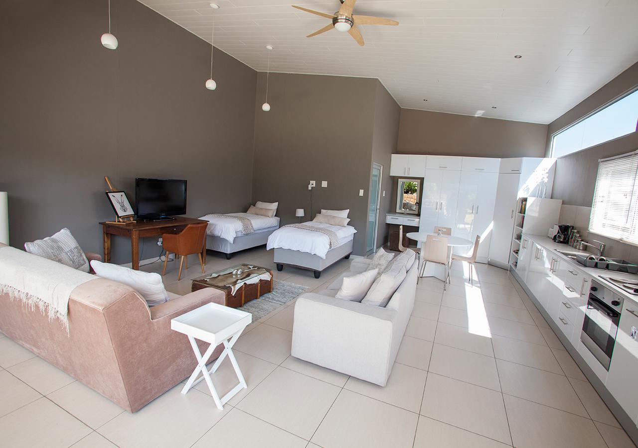 Rnb'S Studio Apartment Windhoek Kültér fotó