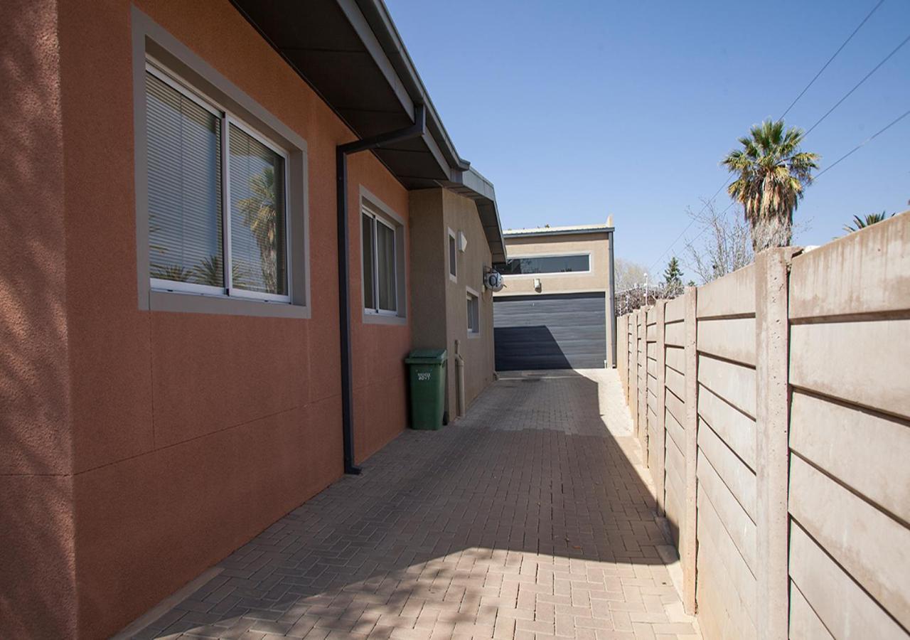 Rnb'S Studio Apartment Windhoek Kültér fotó