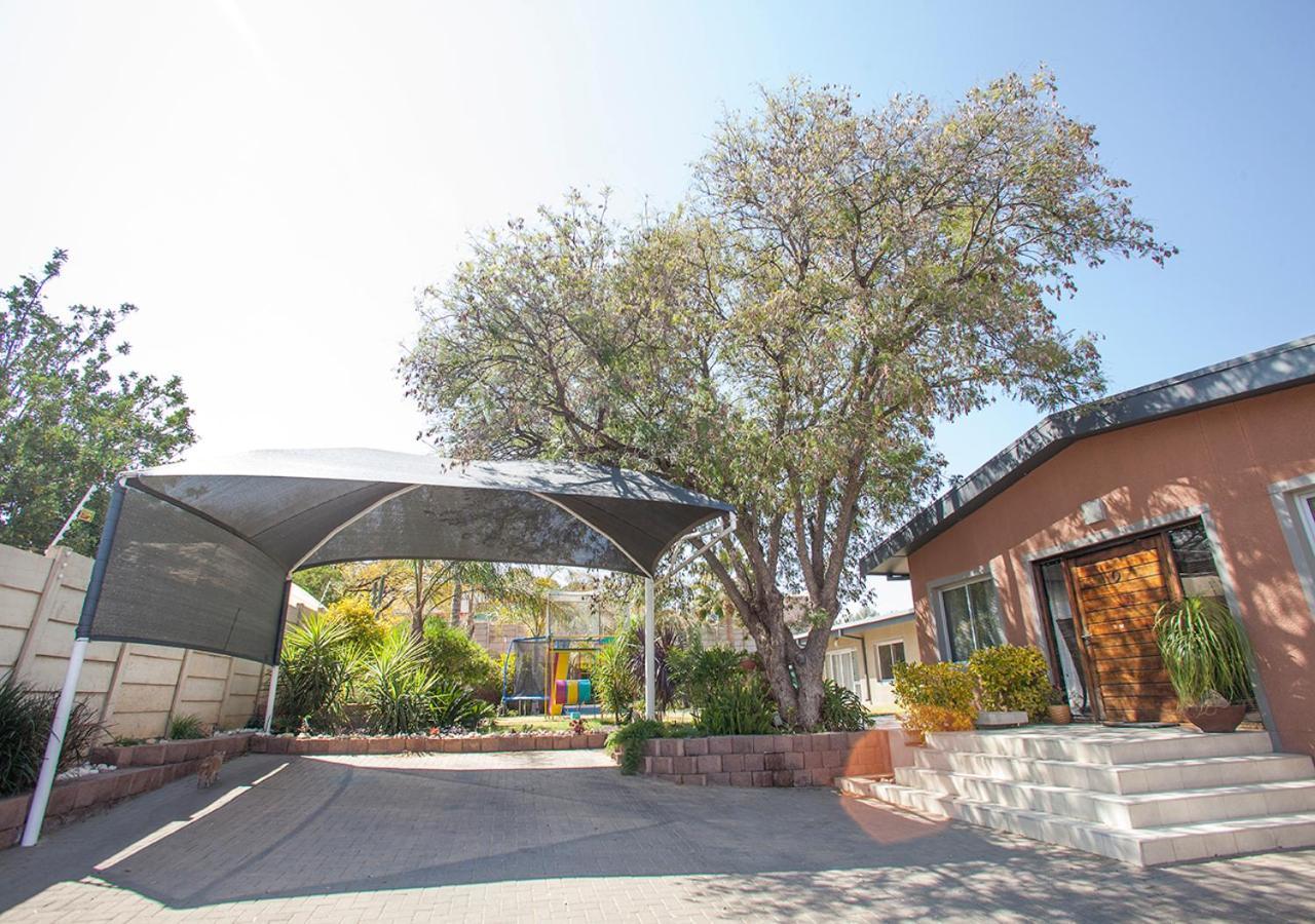 Rnb'S Studio Apartment Windhoek Kültér fotó
