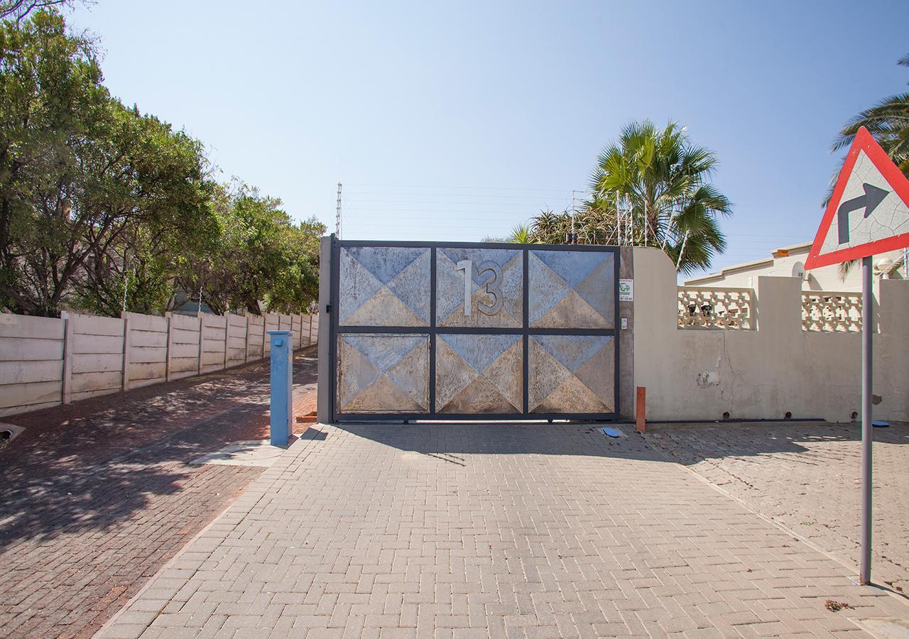 Rnb'S Studio Apartment Windhoek Kültér fotó
